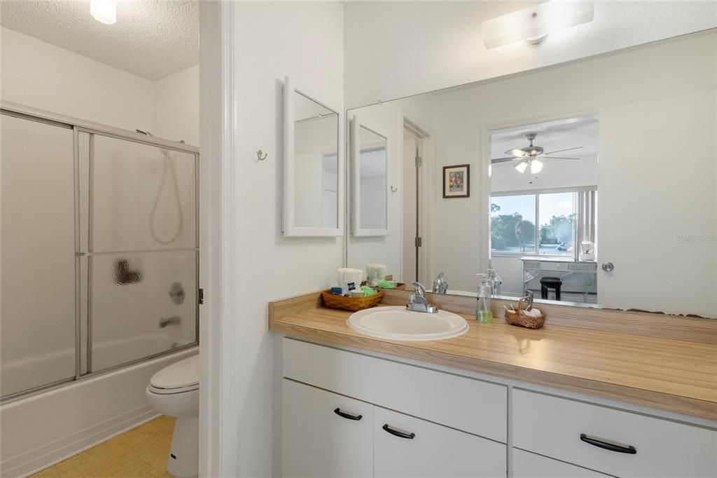 En Venta: $200,000 (2 camas, 2 baños, 2272 Pies cuadrados)