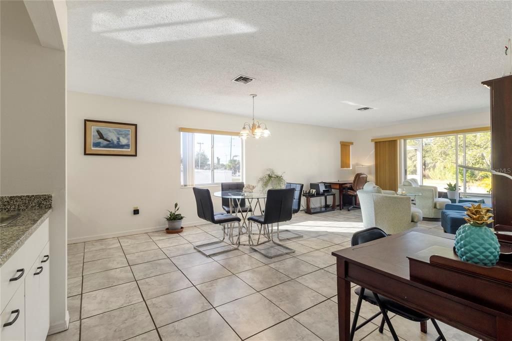 En Venta: $200,000 (2 camas, 2 baños, 2272 Pies cuadrados)