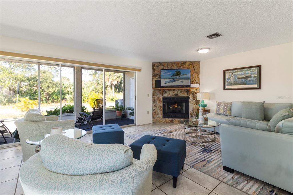 En Venta: $200,000 (2 camas, 2 baños, 2272 Pies cuadrados)