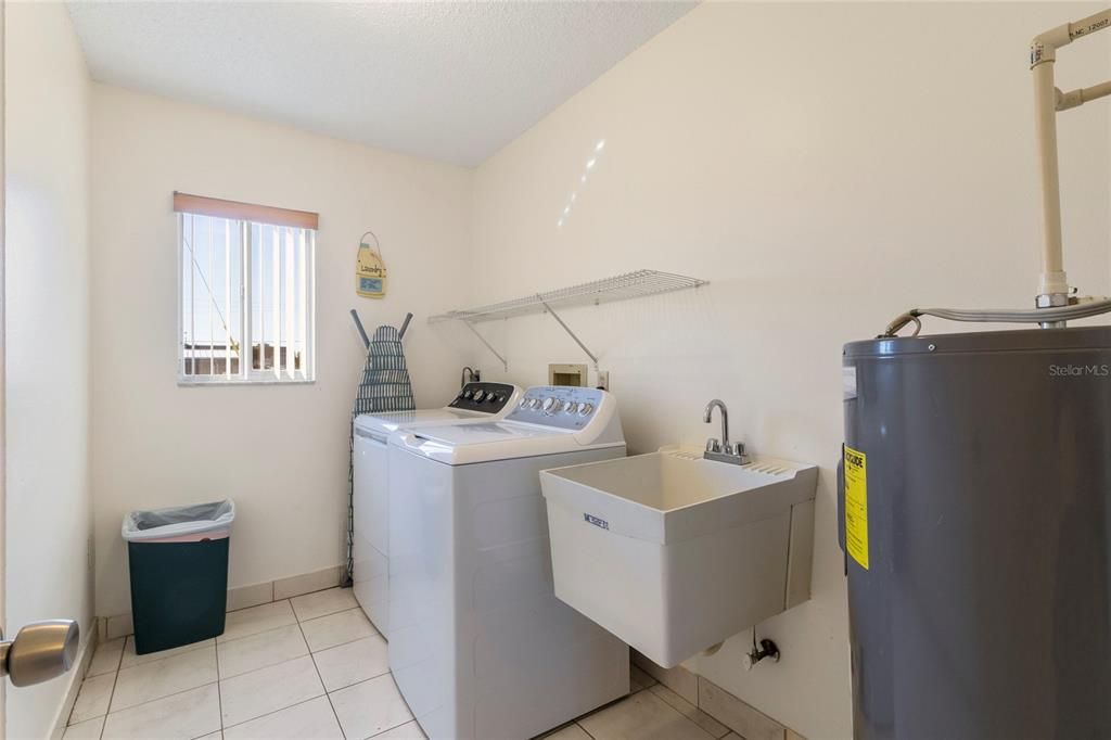 En Venta: $200,000 (2 camas, 2 baños, 2272 Pies cuadrados)