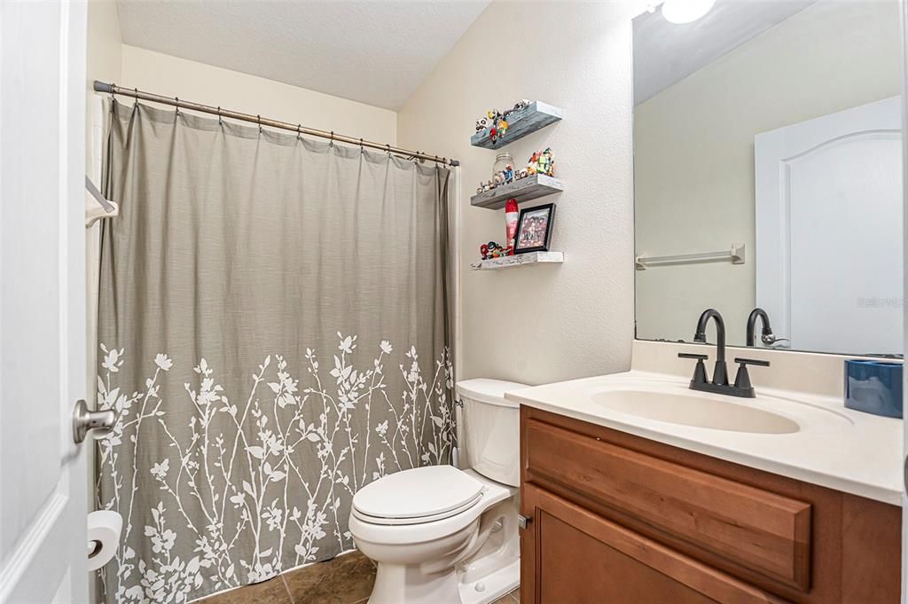 待售: $360,000 (4 贝兹, 2 浴室, 1484 平方英尺)