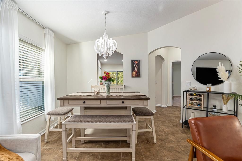 待售: $360,000 (4 贝兹, 2 浴室, 1484 平方英尺)