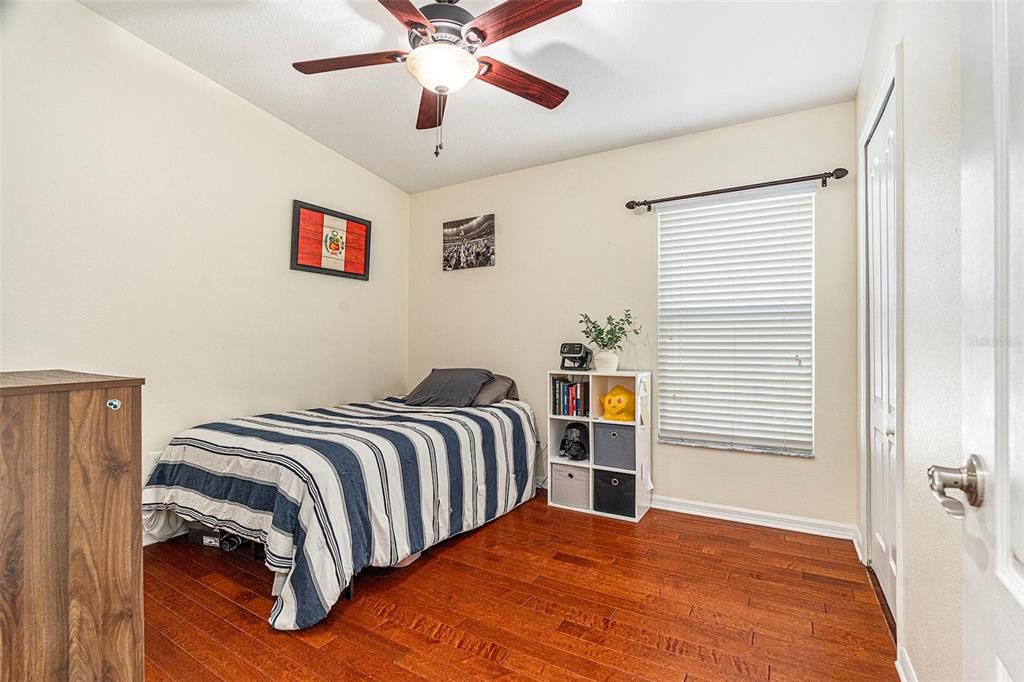 待售: $360,000 (4 贝兹, 2 浴室, 1484 平方英尺)