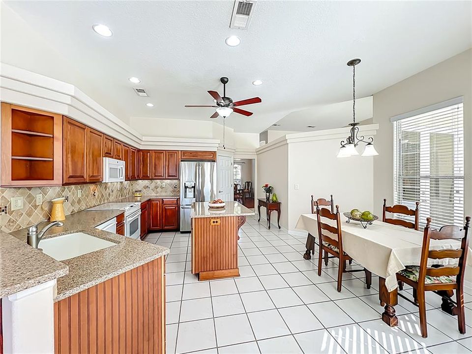 For Sale: $685,000 (4 beds, 3 baths, 2667 Square Feet)