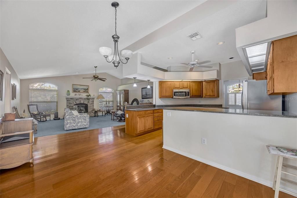 En Venta: $750,000 (4 camas, 2 baños, 2769 Pies cuadrados)