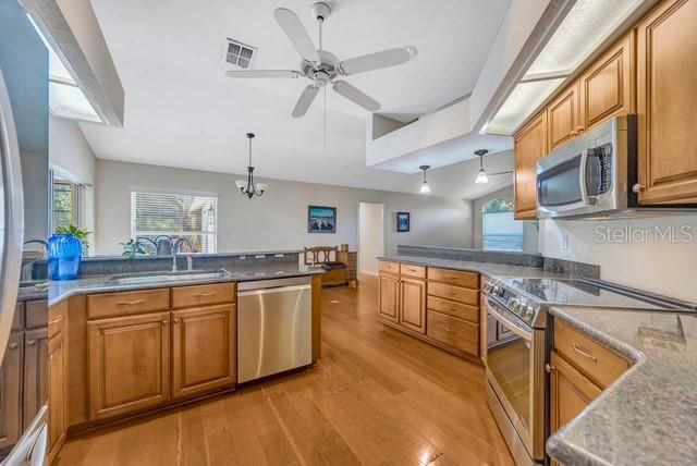 En Venta: $750,000 (4 camas, 2 baños, 2769 Pies cuadrados)