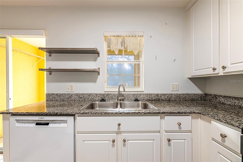 待售: $262,000 (2 贝兹, 2 浴室, 1538 平方英尺)