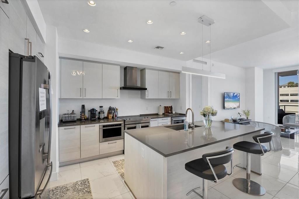 For Sale: $1,295,000 (2 beds, 2 baths, 1585 Square Feet)