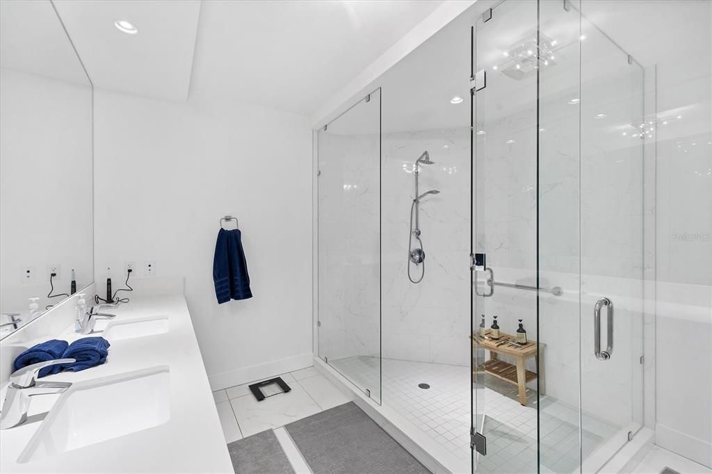 For Sale: $1,295,000 (2 beds, 2 baths, 1585 Square Feet)