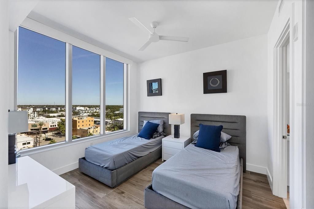 For Sale: $1,295,000 (2 beds, 2 baths, 1585 Square Feet)