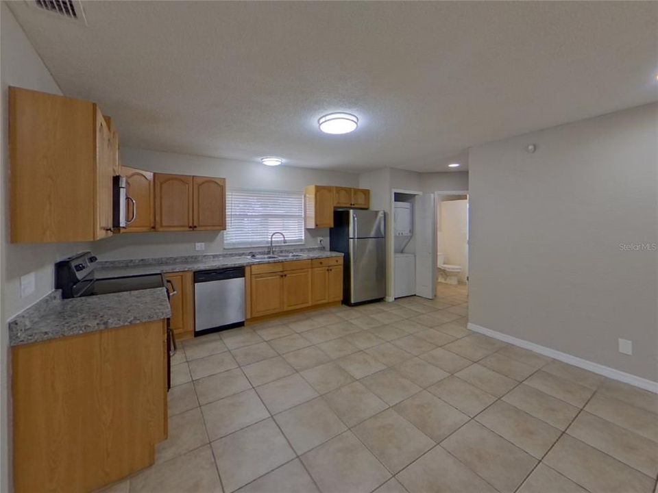 合同活跃: $1,779 (2 贝兹, 2 浴室, 1232 平方英尺)