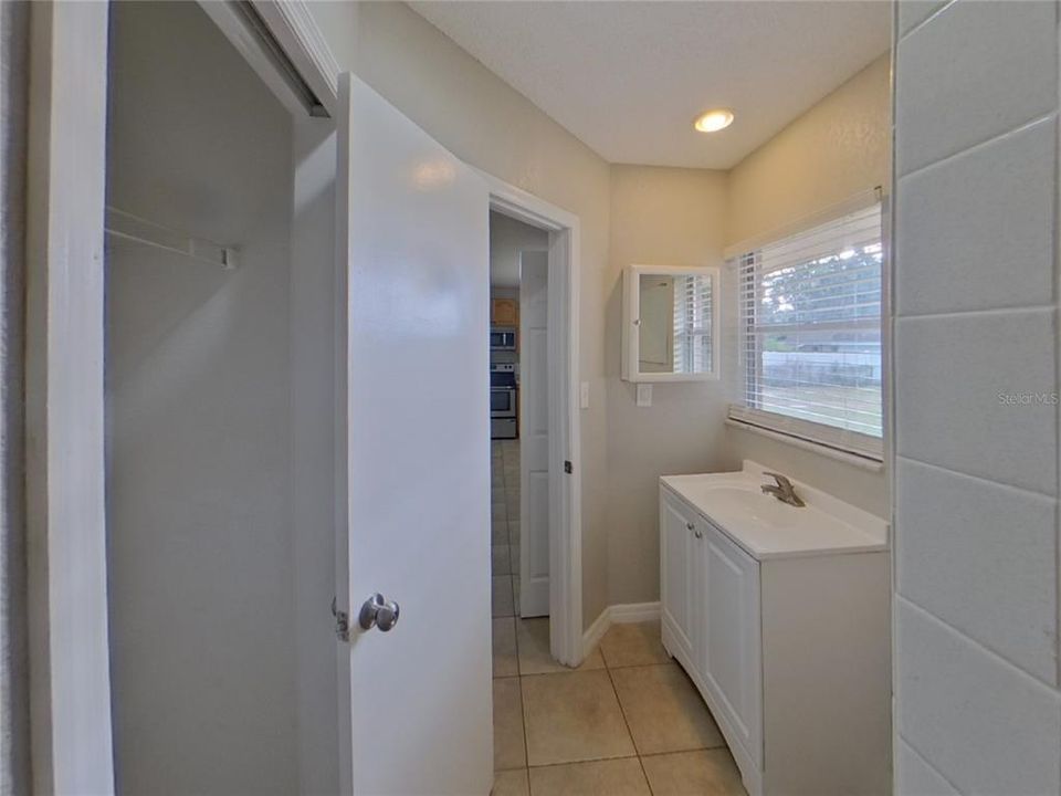 合同活跃: $1,779 (2 贝兹, 2 浴室, 1232 平方英尺)