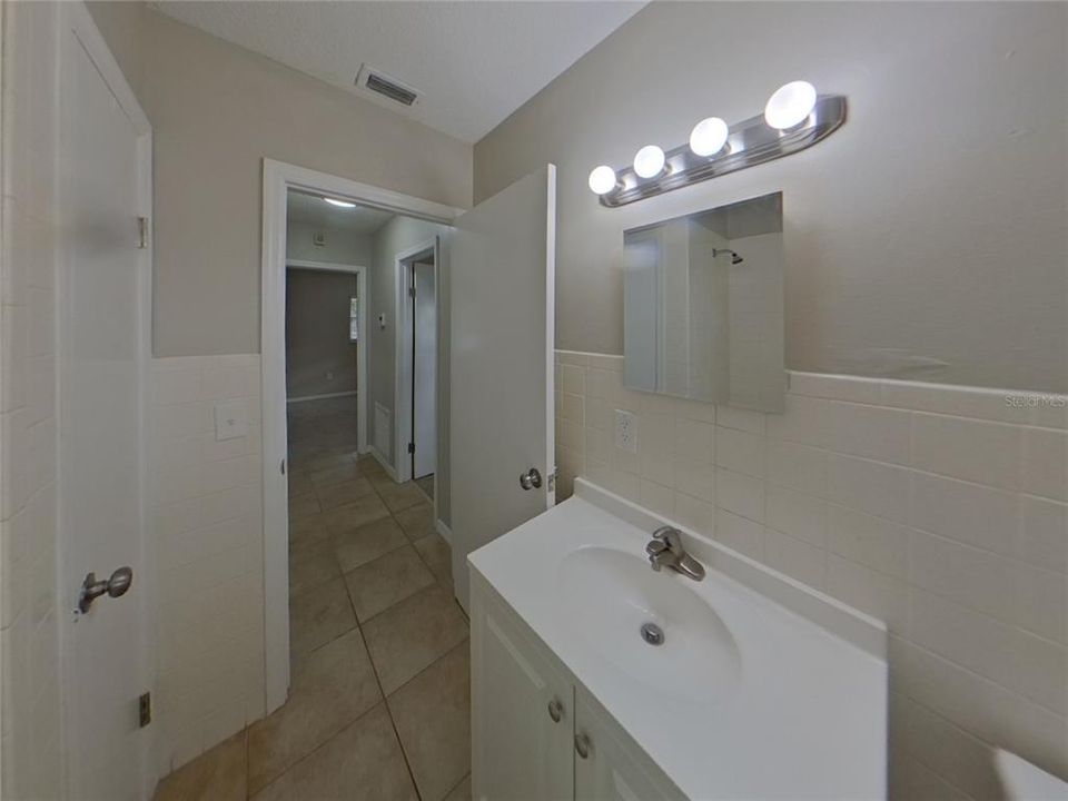 合同活跃: $1,779 (2 贝兹, 2 浴室, 1232 平方英尺)