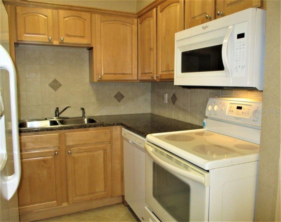 出租: $1,675 (1 贝兹, 1 浴室, 715 平方英尺)