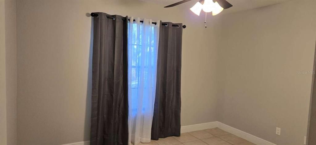 合同活跃: $148,700 (2 贝兹, 2 浴室, 1027 平方英尺)