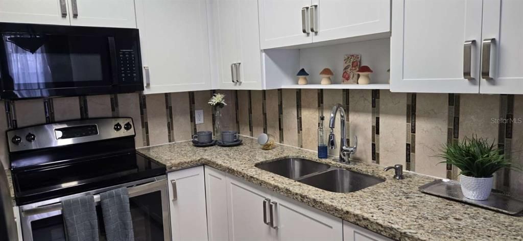 合同活跃: $148,700 (2 贝兹, 2 浴室, 1027 平方英尺)