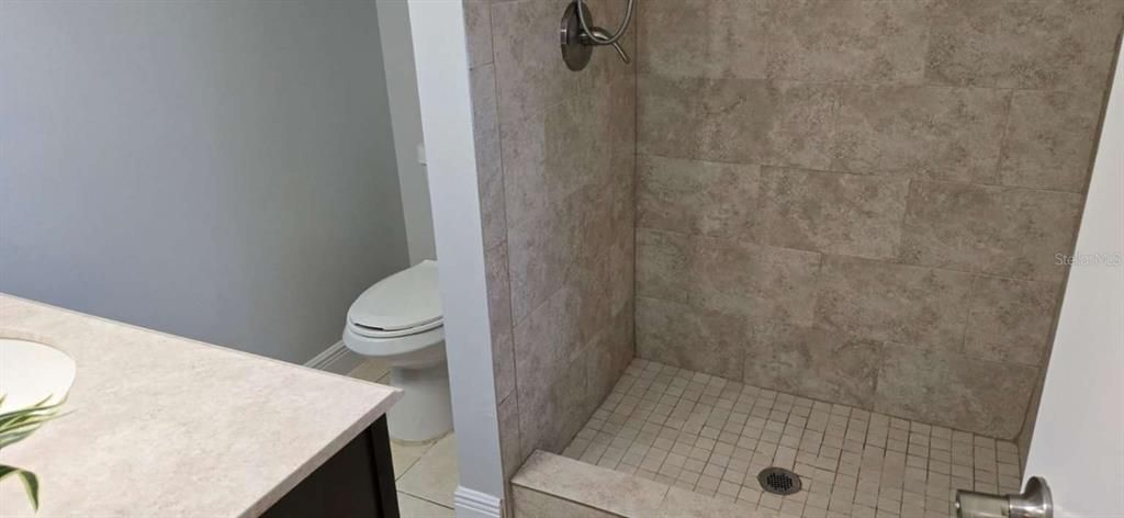 合同活跃: $148,700 (2 贝兹, 2 浴室, 1027 平方英尺)