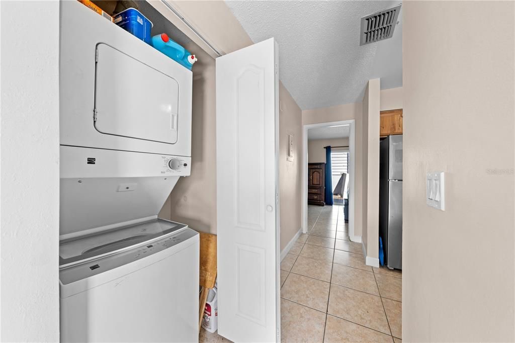 Active With Contract: $155,000 (1 beds, 1 baths, 595 Square Feet)