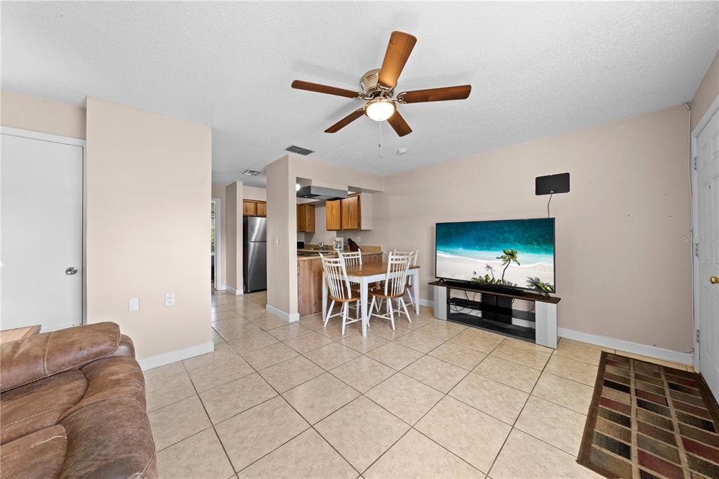 Active With Contract: $155,000 (1 beds, 1 baths, 595 Square Feet)