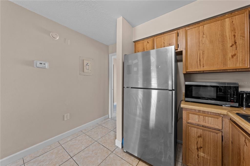 Active With Contract: $155,000 (1 beds, 1 baths, 595 Square Feet)