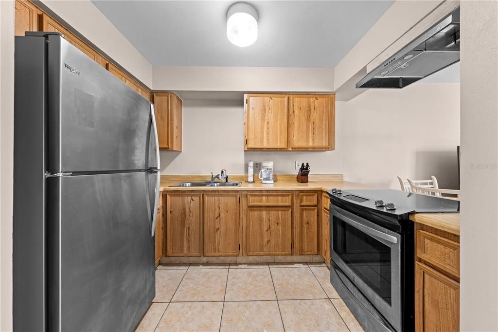 Active With Contract: $155,000 (1 beds, 1 baths, 595 Square Feet)