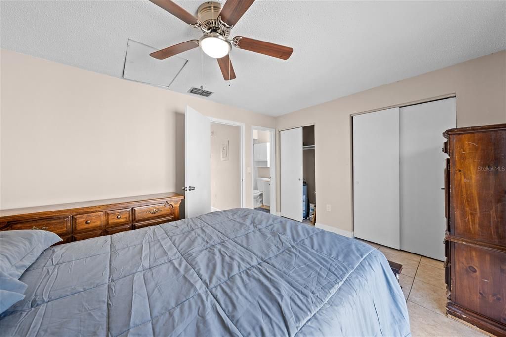 Active With Contract: $155,000 (1 beds, 1 baths, 595 Square Feet)