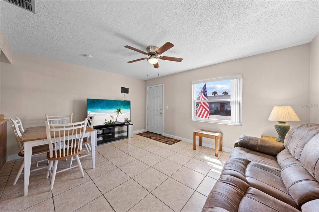 Active With Contract: $155,000 (1 beds, 1 baths, 595 Square Feet)
