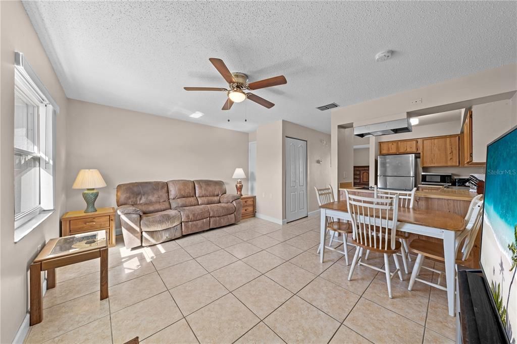 Active With Contract: $155,000 (1 beds, 1 baths, 595 Square Feet)