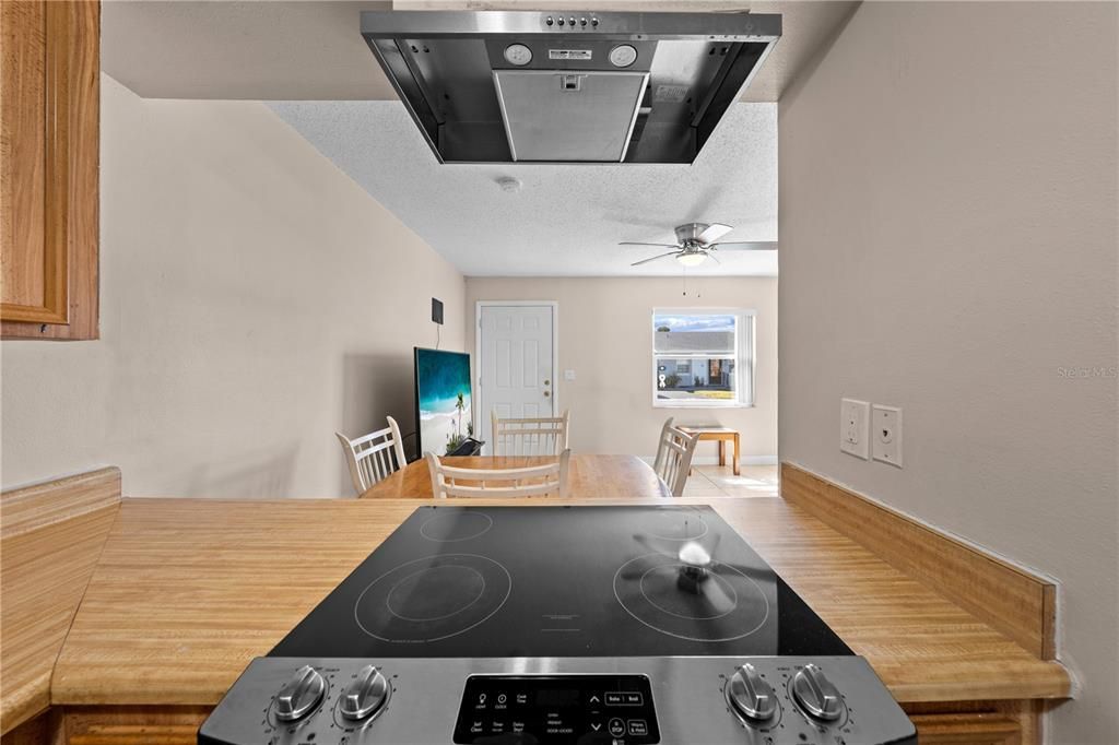 Active With Contract: $155,000 (1 beds, 1 baths, 595 Square Feet)