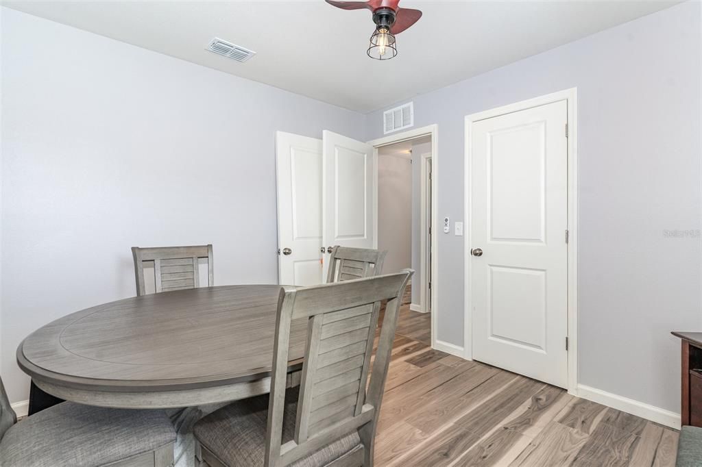 En Venta: $318,000 (4 camas, 2 baños, 1398 Pies cuadrados)