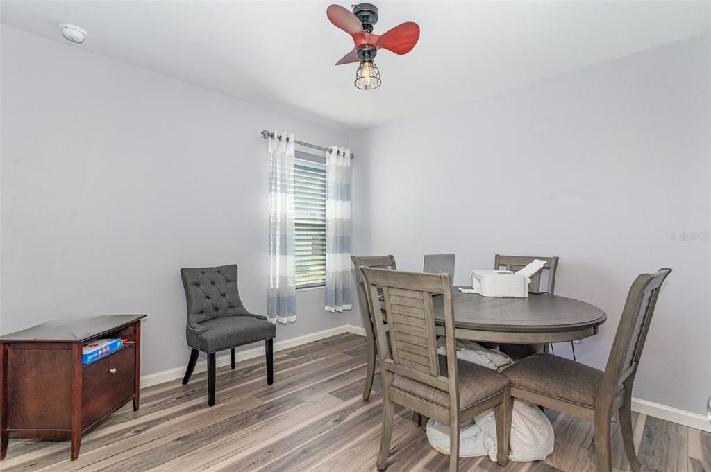 En Venta: $318,000 (4 camas, 2 baños, 1398 Pies cuadrados)