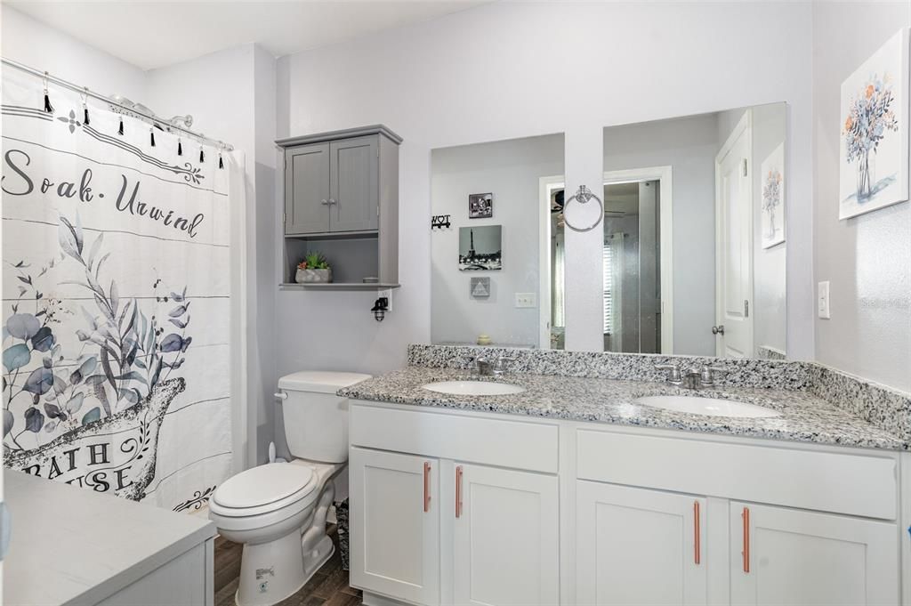 En Venta: $318,000 (4 camas, 2 baños, 1398 Pies cuadrados)