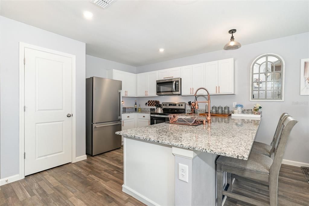 En Venta: $318,000 (4 camas, 2 baños, 1398 Pies cuadrados)