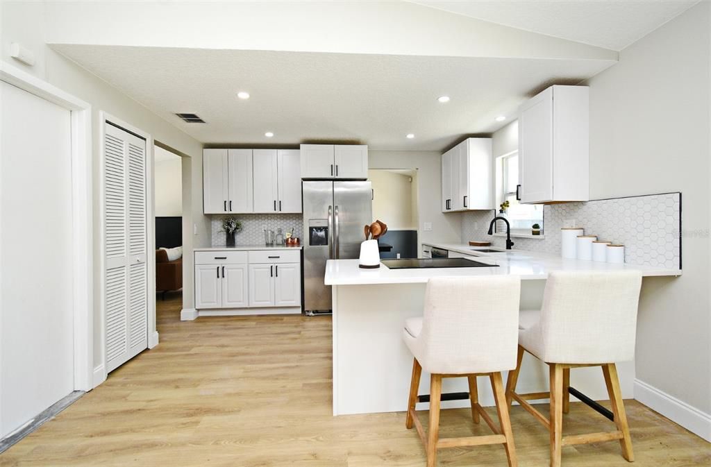 Active With Contract: $335,900 (3 beds, 2 baths, 1339 Square Feet)