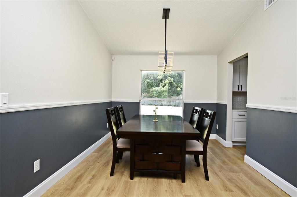 Active With Contract: $335,900 (3 beds, 2 baths, 1339 Square Feet)