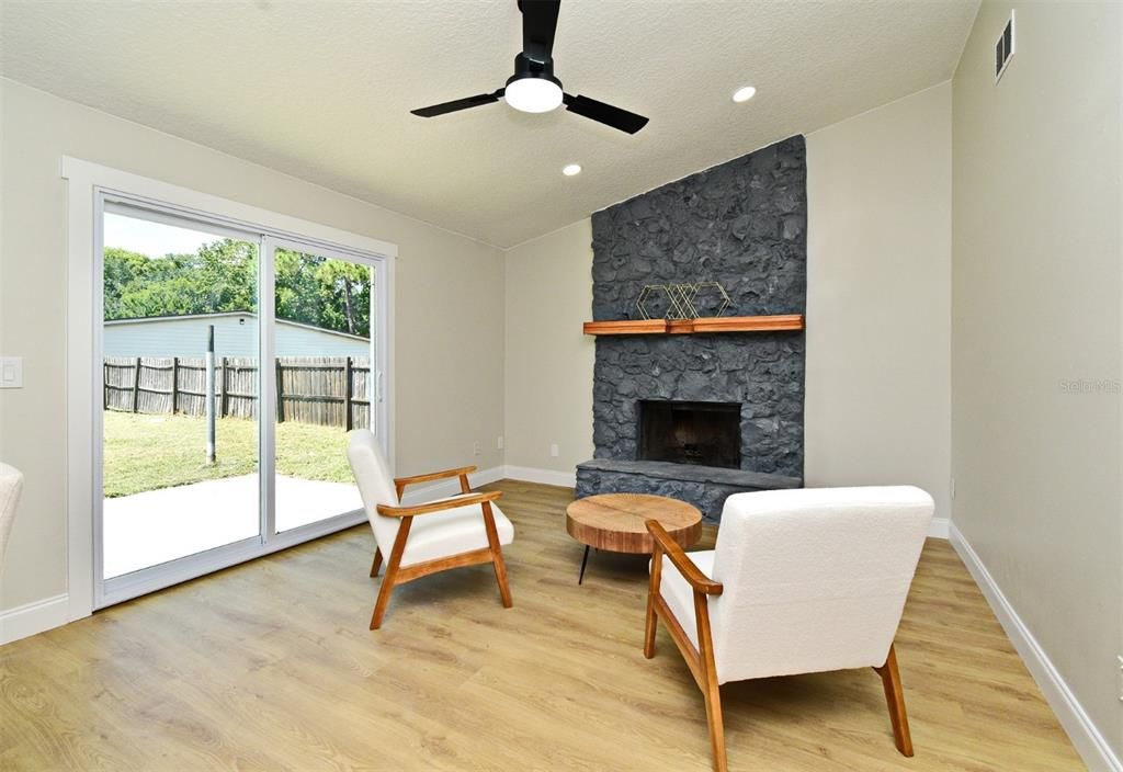 Active With Contract: $335,900 (3 beds, 2 baths, 1339 Square Feet)