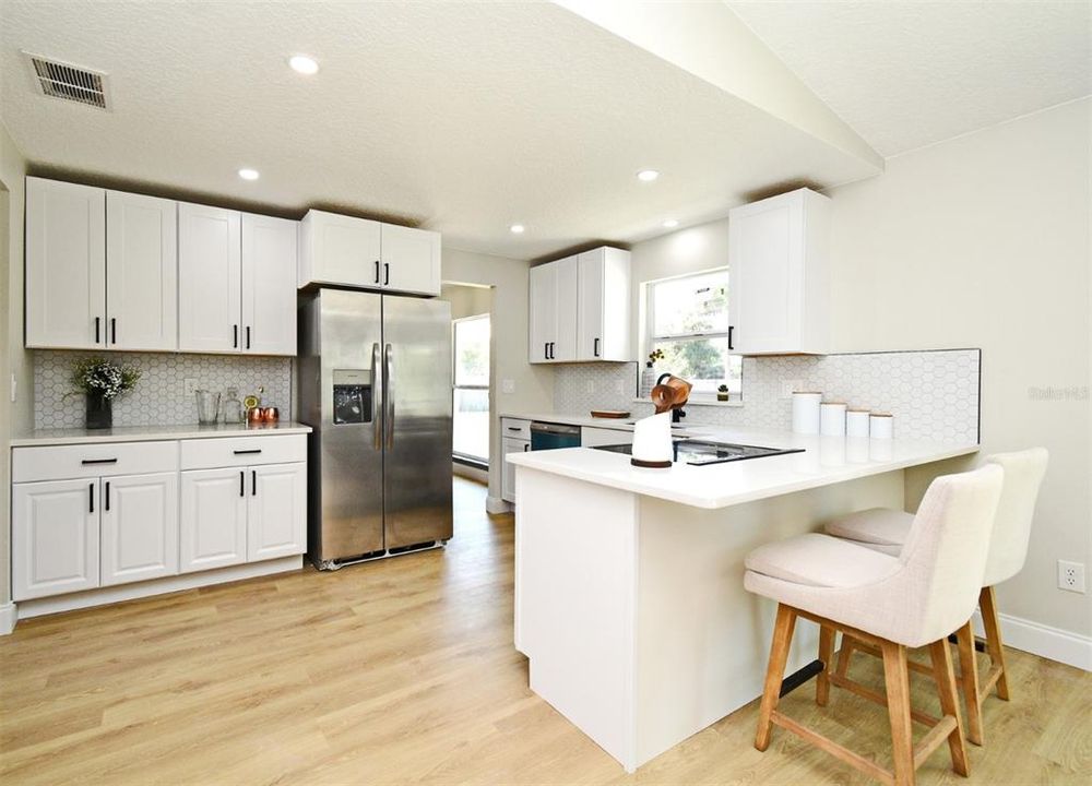 Active With Contract: $335,900 (3 beds, 2 baths, 1339 Square Feet)