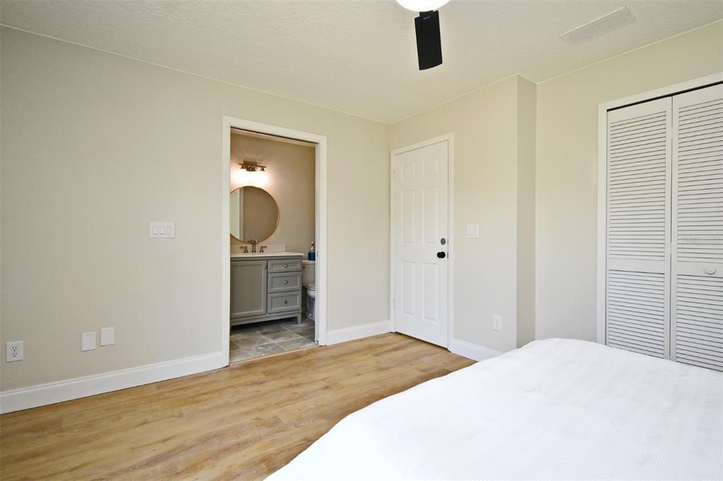 Active With Contract: $335,900 (3 beds, 2 baths, 1339 Square Feet)