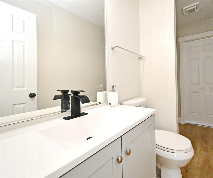Active With Contract: $335,900 (3 beds, 2 baths, 1339 Square Feet)
