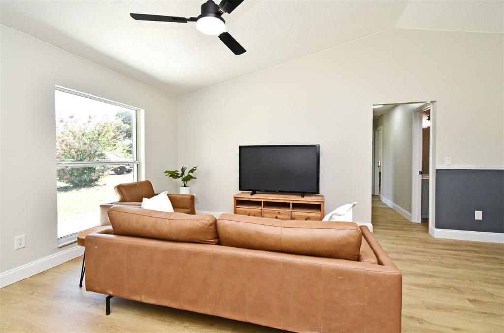 Active With Contract: $335,900 (3 beds, 2 baths, 1339 Square Feet)