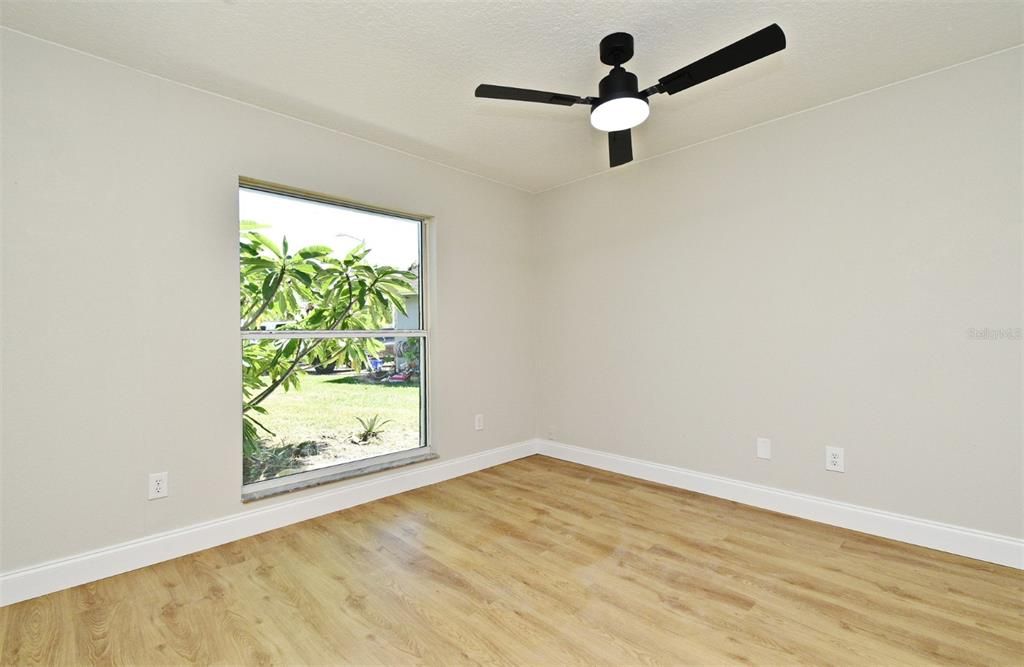 Active With Contract: $335,900 (3 beds, 2 baths, 1339 Square Feet)