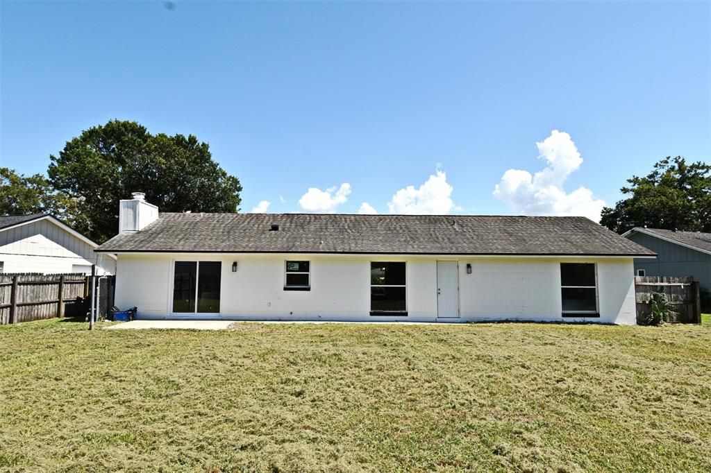 Active With Contract: $335,900 (3 beds, 2 baths, 1339 Square Feet)