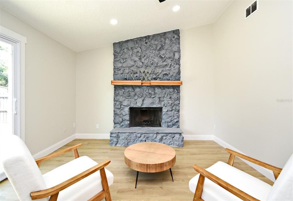 Active With Contract: $335,900 (3 beds, 2 baths, 1339 Square Feet)