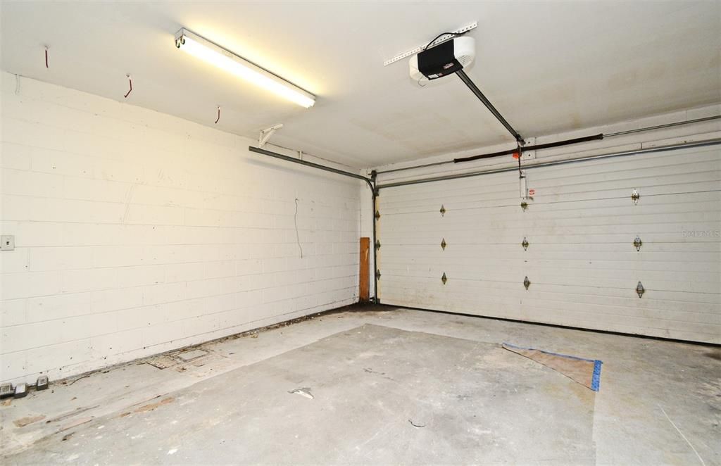 Active With Contract: $335,900 (3 beds, 2 baths, 1339 Square Feet)