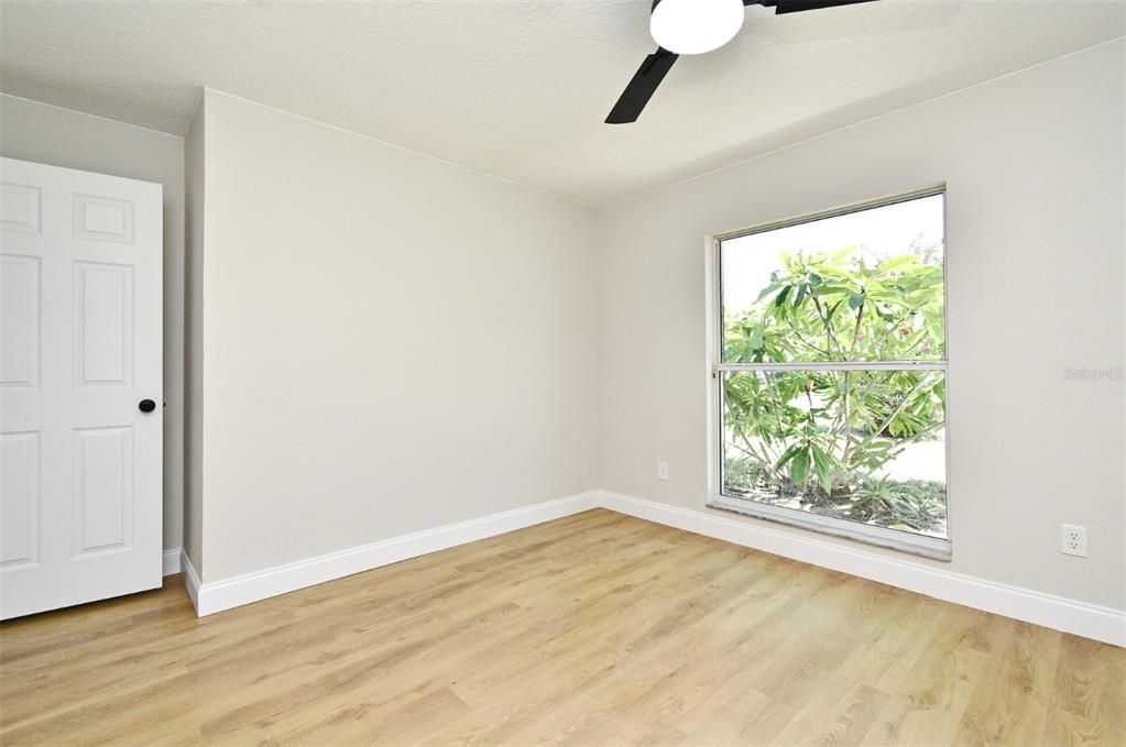 Active With Contract: $335,900 (3 beds, 2 baths, 1339 Square Feet)