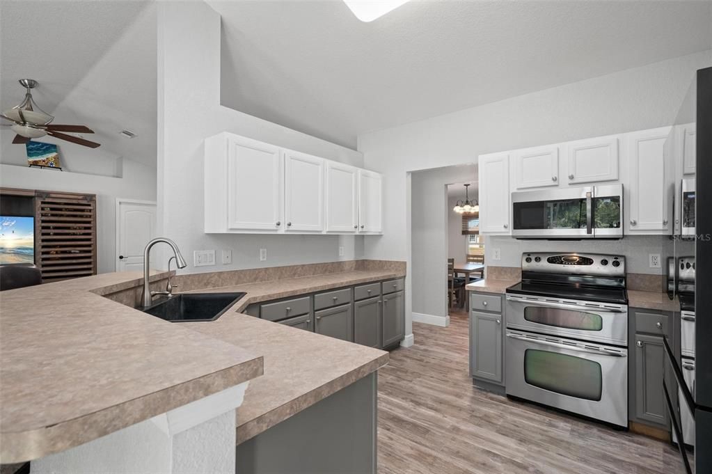 待售: $399,990 (3 贝兹, 2 浴室, 2035 平方英尺)