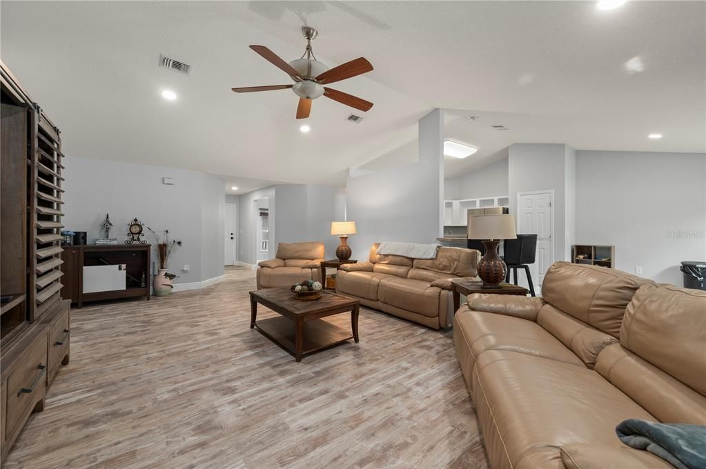 待售: $399,990 (3 贝兹, 2 浴室, 2035 平方英尺)