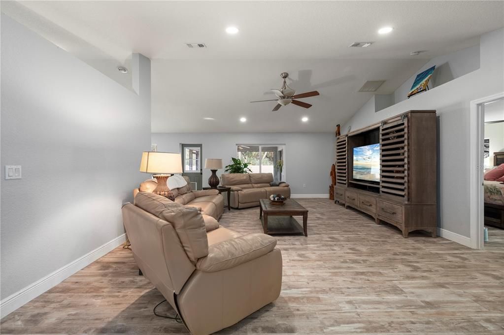 待售: $399,990 (3 贝兹, 2 浴室, 2035 平方英尺)