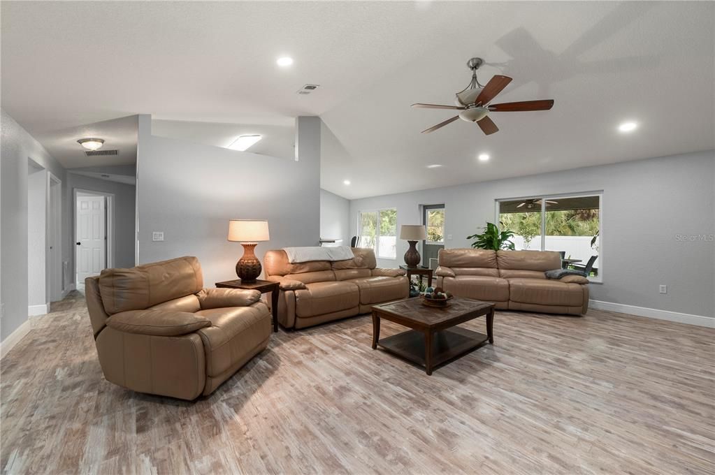 待售: $399,990 (3 贝兹, 2 浴室, 2035 平方英尺)