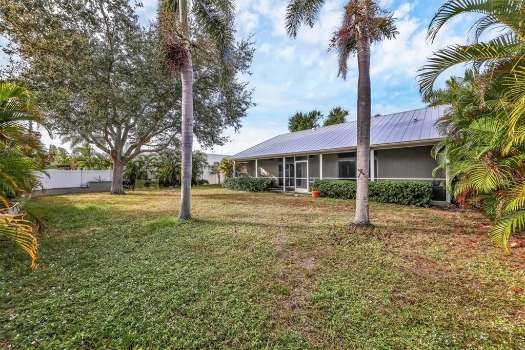 Active With Contract: $489,000 (3 beds, 2 baths, 1775 Square Feet)